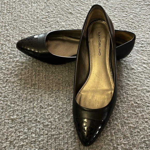 BANDOLINO Black leather kitten heel flats.  Size 6M - Picture 4 of 11